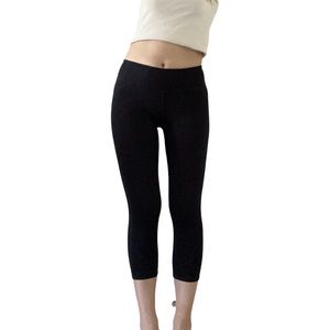 Cropped/Capri Fabletics Athletic Leggings in Black